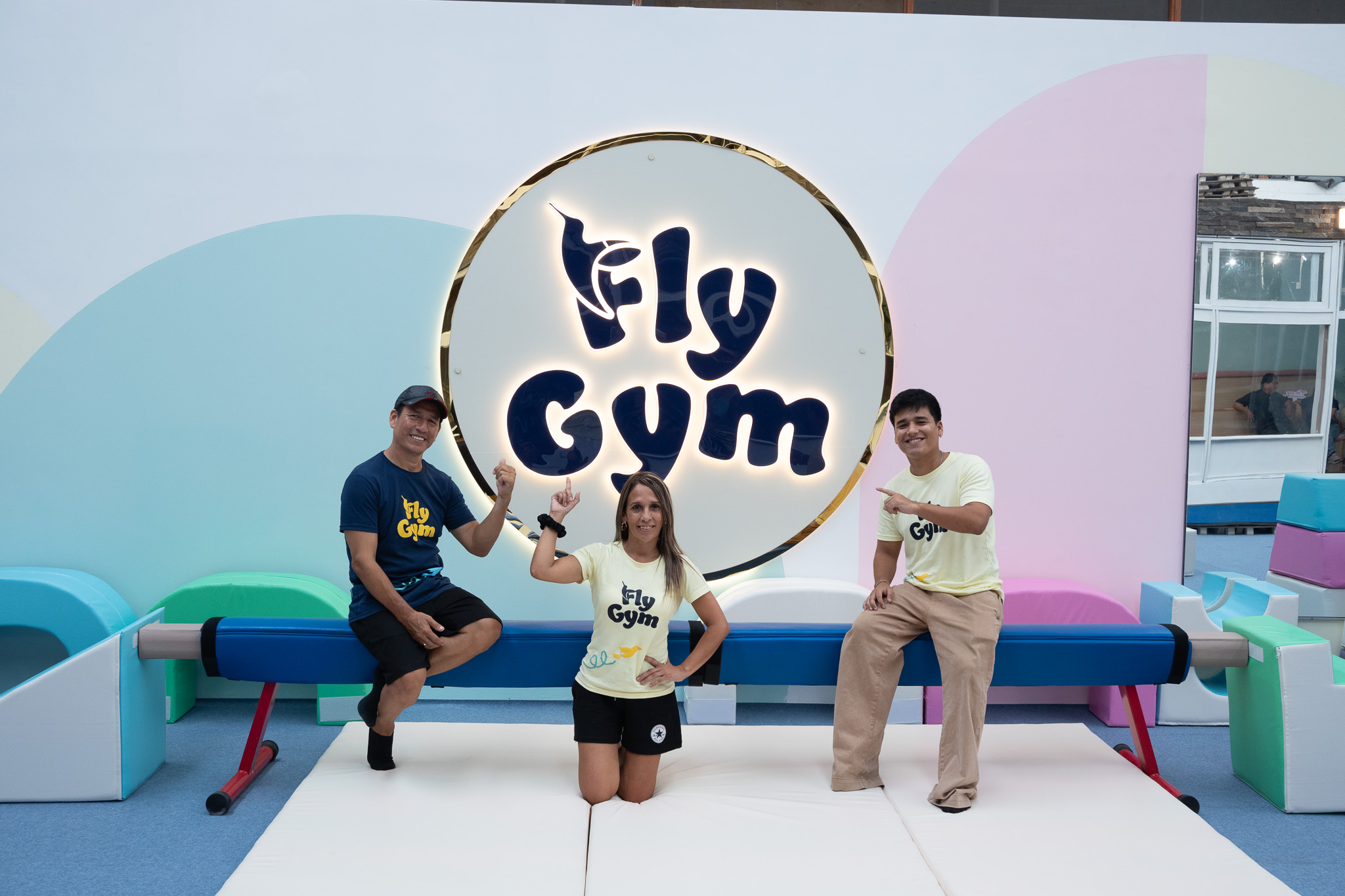 Equipo Fly Gym en el gimnasio