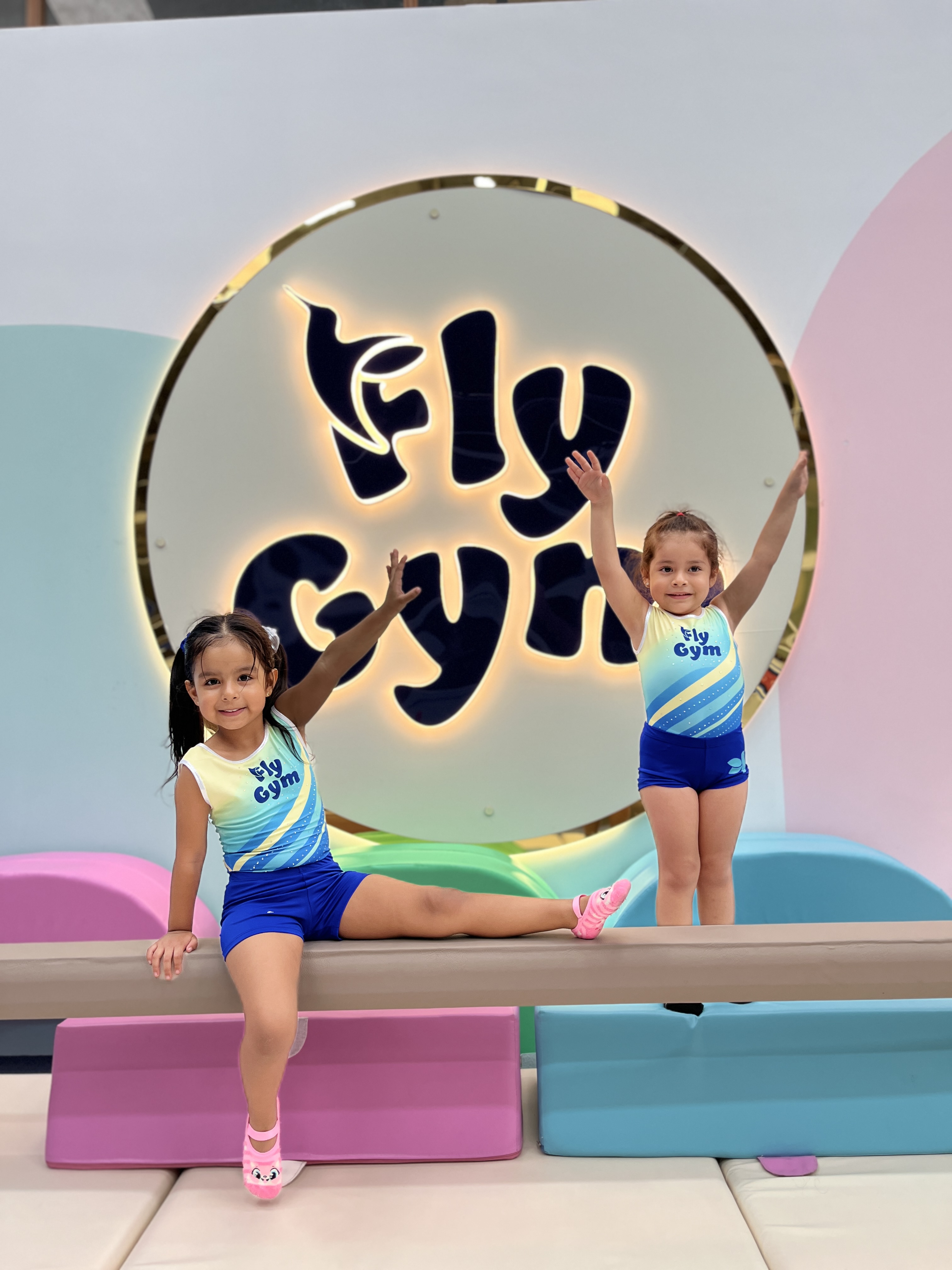 Alumnas de Fly Gym practicando gimnasia