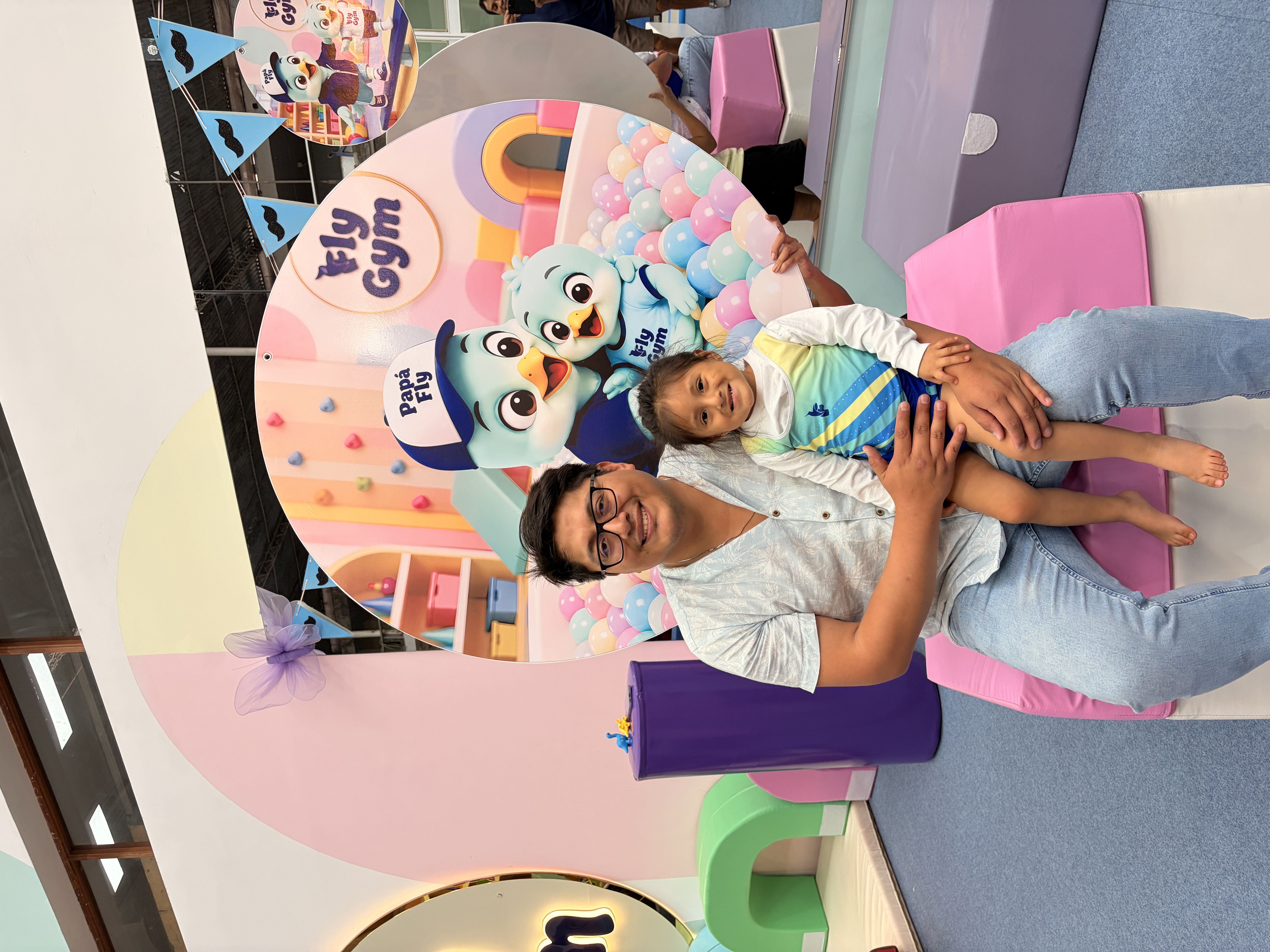 Papá con su hija en Fly Gym